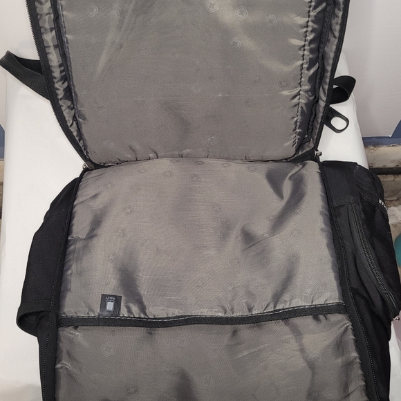 Swiss Gear Airflow Black Laptop Tablet Backpack Black - Picture 8 of 8